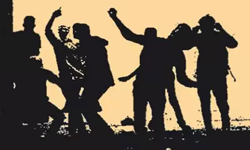 കുളത്തൂപ്പുഴ ടൗണില് സാമൂഹികവിരുദ്ധരുടെ ശല്യം ഏറുന്നു കുളത്തൂപ്പുഴ ടൗണില് സാമൂഹികവിരുദ്ധരുടെ ശല്യം ഏറുന്നു