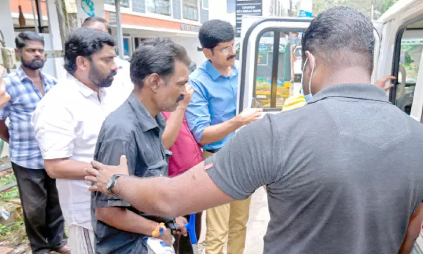 തെരുവില്‍ ദുരിതമനുഭവിച്ച സുധീഷിന് സാമൂഹികനീതി വകുപ്പി‍െൻറ സാന്ത്വനം