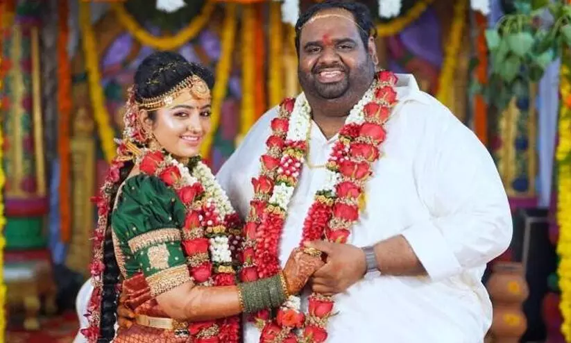 സീരിയൽ നടി മഹാലക്ഷ്മിയും നിർമാതാവ് രവീന്ദർ ചന്ദ്രശേഖറും വിവാഹിതരായി സീരിയൽ നടി മഹാലക്ഷ്മിയും നിർമാതാവ് രവീന്ദർ ചന്ദ്രശേഖറും വിവാഹിതരായി