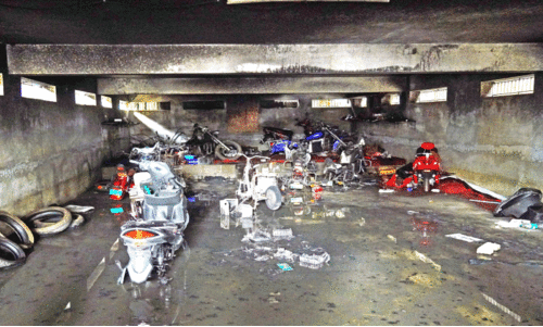 ചാര്‍ജ്​ ചെയ്യുന്നതിനിടെ ബാറ്ററി പൊട്ടിത്തെറിച്ചു; 12 ഇലക്ട്രിക് വാഹനങ്ങള്‍ കത്തിനശിച്ചു