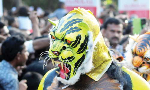 ഒത്തൊരുമിച്ച് കളിച്ചോണം ഒത്തൊരുമിച്ച് കളിച്ചോണം