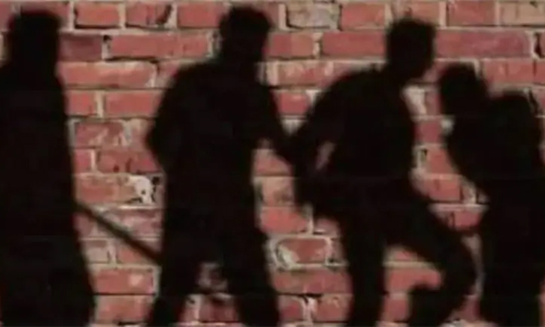 ഗണേശോത്സവ ഘോഷയാത്രക്ക് ആളുകളെ എത്തിച്ചില്ല; 18കാരന് ക്രൂര മർദനം