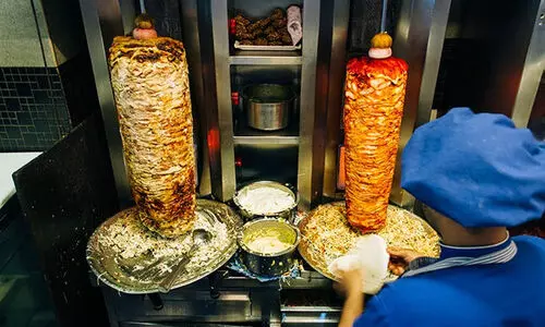 ഷവർമ തയാറാക്കാൻ മാർഗരേഖ; ലൈസൻസി​ല്ലാതെ വിറ്റാൽ വൻ പിഴയും ആറു മാസം വരെ തടവും