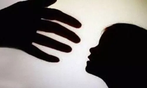 വാളകത്ത് 12കാരിയെ തട്ടിക്കൊണ്ടുപോകാൻ ശ്രമമെന്ന് പരാതി; വെറുതേയെന്ന് നാട്ടുകാർ