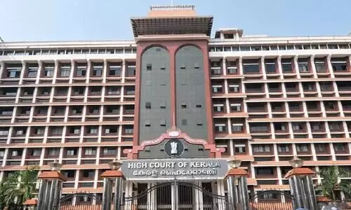 റോഡ്​ തകർന്നാൽ പ്രാഥമിക ഉത്തരവാദിത്തം എൻജിനീയർമാർക്ക്​; നടപടിക്ക്​ മടിക്കില്ലെന്ന്​ ഹൈകോടതി