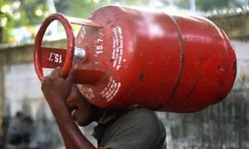 വാണിജ്യാവശ്യത്തിനുള്ള പാചകവാതക വില 115 രൂപ കുറച്ചു