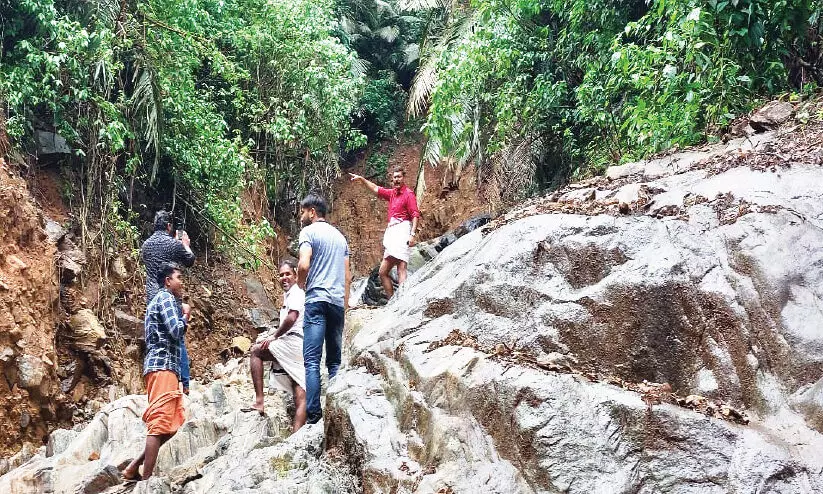 തുടർച്ചയായ ഉരുൾപൊട്ടൽ; സെമിനാരിവില്ലയും പൂളക്കുറ്റിയും ഭീതിയിൽ തുടർച്ചയായ ഉരുൾപൊട്ടൽ; സെമിനാരിവില്ലയും പൂളക്കുറ്റിയും ഭീതിയിൽ