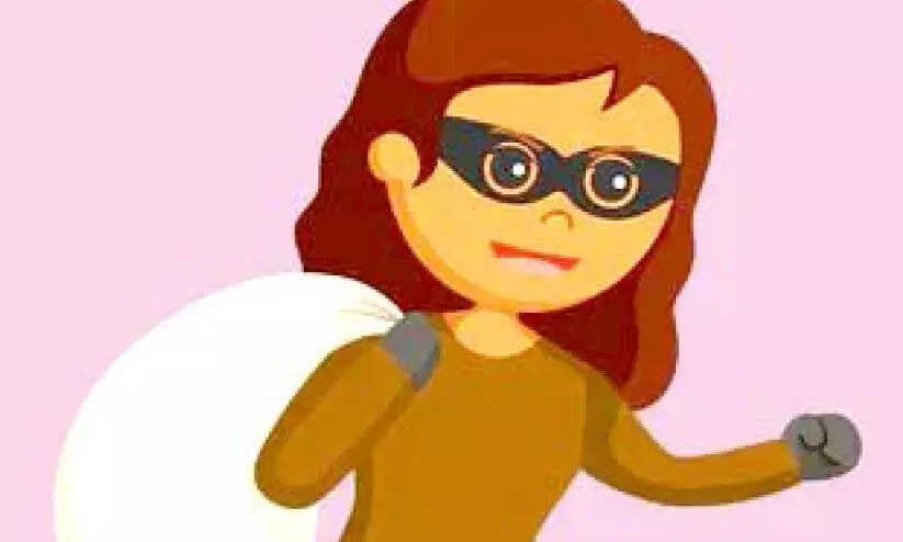 പണം തട്ടുന്ന നാടോടിസംഘം സജീവം പണം തട്ടുന്ന നാടോടിസംഘം സജീവം