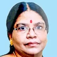 ഓ​ട്ടോ​യും വാ​നും കൂ​ട്ടി​യി​ടി​ച്ച് വീ​ട്ട​മ്മ മ​രി​ച്ചു