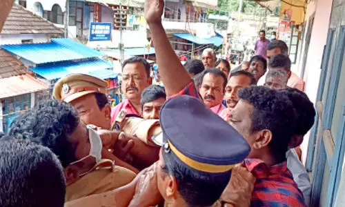 പഞ്ചായത്തംഗത്തിന് നേരെ കരി ഓയിൽ പ്രയോഗം; അഞ്ചുപേർ അറസ്റ്റിൽ
