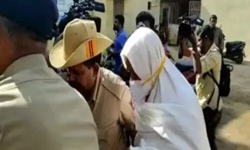 പീഡന കേസിൽ അറസ്റ്റിലായ മഠാധിപതിക്ക് ദേഹാസ്വാസ്ഥ്യം; ആശുപത്രിയിലേക്ക് മാറ്റി