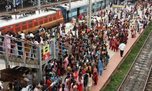 സിഗ്നൽ തകരാർകാരണം ട്രെയിൻ ഗതാഗതം തടസപ്പെടുന്നു