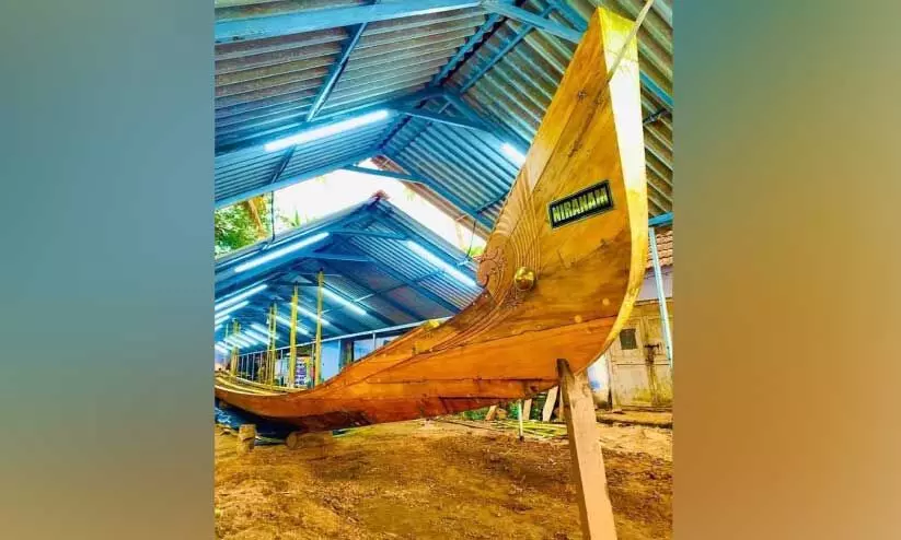 ചുണ്ടൻ വള്ളങ്ങൾ സുഖചികിത്സയിൽ; നാളെ പുന്നമടയിൽ പോരിനിറങ്ങും ചുണ്ടൻ വള്ളങ്ങൾ സുഖചികിത്സയിൽ; നാളെ പുന്നമടയിൽ പോരിനിറങ്ങും