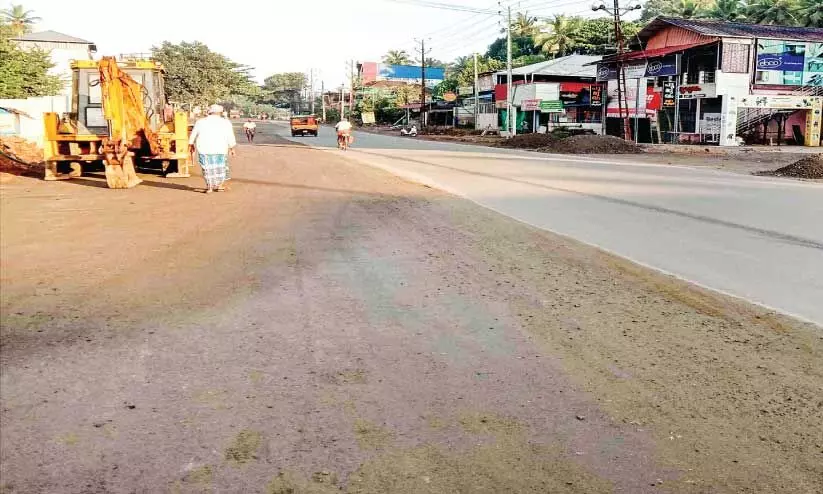 ദേശീയപാതയിൽ പേടിസ്വപ്നമായി കാൽനടയാത്ര