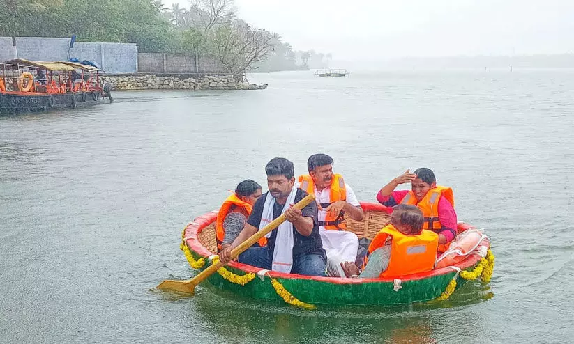 താന്നിയിലേക്ക് പോരൂ, കുട്ടവഞ്ചി സവാരിക്കായി... താന്നിയിലേക്ക് പോരൂ, കുട്ടവഞ്ചി സവാരിക്കായി...