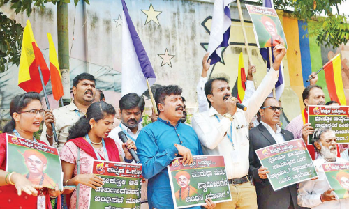 പോക്സോ കേസ്: മഠാധിപതിയെ സംരക്ഷിക്കാനുള്ള  നീക്കത്തിനെതിരെ പ്രതിഷേധം