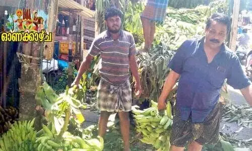 ഉപ്പേരി കൈ പൊള്ളിക്കും