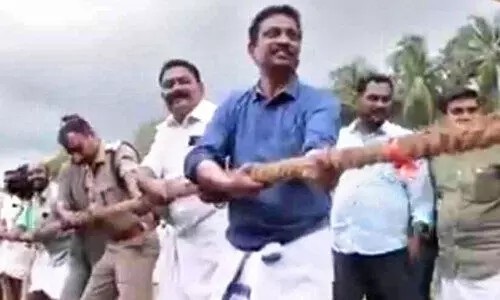 എം.എൽ.എക്കും കൂട്ടർക്കും ചുവട് പിഴച്ചില്ല​; വടംവലി മത്സരത്തിൽ അധ്യാപകരെ തറപറ്റിച്ച് ജനപ്രതിനിധികൾക്ക് വിജയം