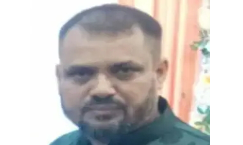 പാതയോരത്തൂടെ നടക്കുകയായിരുന്ന യുവാവ് ലോറിയിടിച്ച് മരിച്ചു