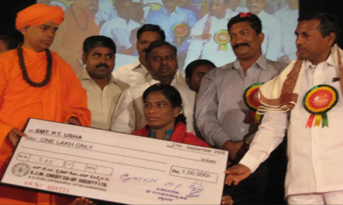 സായ്നാഥ് തിരികെ നൽകി; പി.ടി.ഉഷ തിരിച്ചേൽപിക്കുമോ മുരുഗ മഠാധിപതി സമ്മാനിച്ച ബസവശ്രീ പുരസ്കാരം