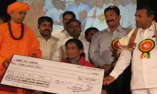 സായ്നാഥ് തിരികെ നൽകി; പി.ടി.ഉഷ തിരിച്ചേൽപിക്കുമോ മുരുഗ മഠാധിപതി സമ്മാനിച്ച ബസവശ്രീ പുരസ്കാരം