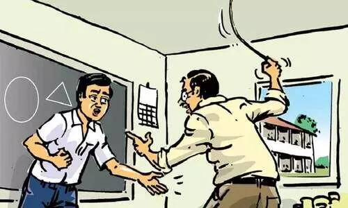 നന്നായി നൃത്തം ചെയ്തില്ലെന്ന്; വിദ്യാർഥികളെ ക്രൂരമായി മർദിച്ച് അധ്യാപകൻ