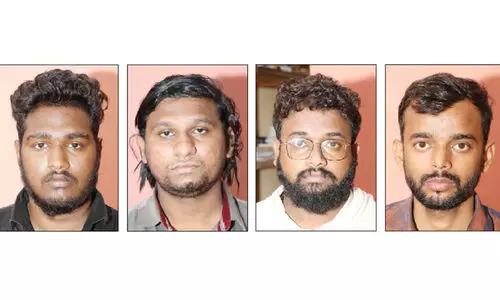 കാൾ സെന്ററിന്റെ മറവിൽ ഓൺലൈനിലൂടെ 12 ലക്ഷം തട്ടിയ സംഘം പിടിയിൽ കാൾ സെന്ററിന്റെ മറവിൽ ഓൺലൈനിലൂടെ 12 ലക്ഷം തട്ടിയ സംഘം പിടിയിൽ