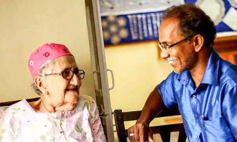 ജൂത മുത്തശ്ശി സാറ കോഹന്റെ നൂറാം ജന്മദിനം ആഘോഷിക്കുന്നു ജൂത മുത്തശ്ശി സാറ കോഹന്റെ നൂറാം ജന്മദിനം ആഘോഷിക്കുന്നു