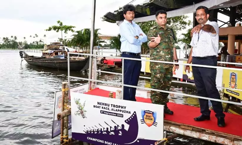 ചീറിപ്പായാൻ ചുണ്ടൻവള്ളങ്ങൾ