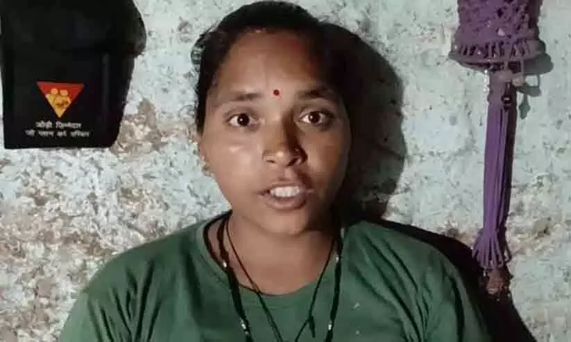 പത്ത് മാസം പ്രായമുള്ള കുഞ്ഞിനെ താഴെ കിടത്തി കനാലിലേക്ക് ചാടി യുവതി; റുബീനയുടെ ധീരത രക്ഷിച്ചത് യുവാവിന്റെ ജീവൻ പത്ത് മാസം പ്രായമുള്ള കുഞ്ഞിനെ താഴെ കിടത്തി കനാലിലേക്ക് ചാടി യുവതി; റുബീനയുടെ ധീരത രക്ഷിച്ചത് യുവാവിന്റെ ജീവൻ