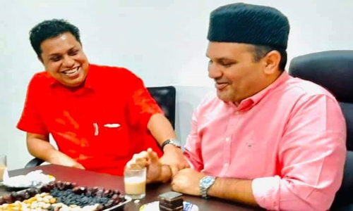 ചെറിയ പ്രായത്തിൽ വലിയ പദവിയിൽ; ഷംസീറിനെ പ്രശംസിച്ച് മുനവ്വറലി തങ്ങൾ