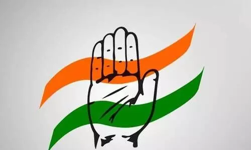 കോൺഗ്രസ് തെരഞ്ഞെടുപ്പ് ചേരിതിരിവിലേക്ക്; തരൂർ അടക്കം തിരുത്തൽ പക്ഷത്തെ ഒതുക്കാൻ ഔദ്യോഗിക പക്ഷം കോൺഗ്രസ് തെരഞ്ഞെടുപ്പ് ചേരിതിരിവിലേക്ക്; തരൂർ അടക്കം തിരുത്തൽ പക്ഷത്തെ ഒതുക്കാൻ ഔദ്യോഗിക പക്ഷം