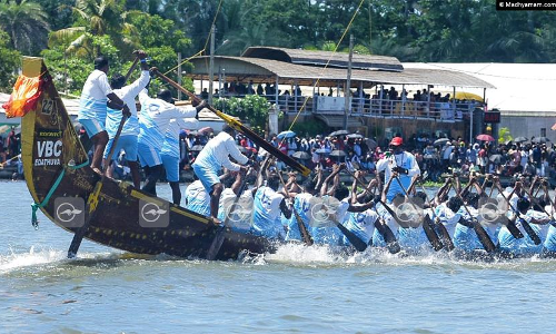 നെഹ്റു ട്രോഫിക്ക് തുടക്കം: ഓളപ്പരപ്പിൽ ആവേശവുമായി ചുണ്ടൻവള്ളങ്ങൾ