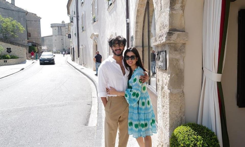 എനിക്ക് പ്രായമാകുന്നു, നീ ഇപ്പോഴും അതുപോലെ   - അമാലിനോട് ദുൽഖർ