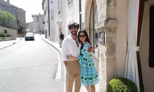 എനിക്ക് പ്രായമാകുന്നു, നീ ഇപ്പോഴും അതുപോലെ   - അമാലിനോട് ദുൽഖർ