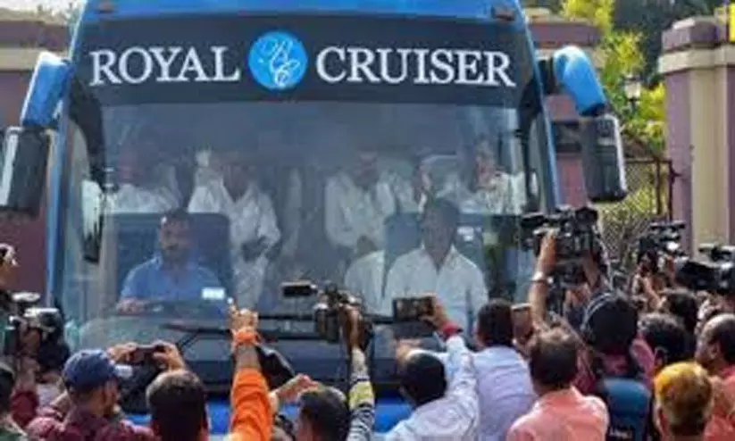 ഭരണകക്ഷി എം.എൽ.എമാർ തിരികെയെത്തി; ഝാർഖണ്ഡിൽ വിശ്വാസവോട്ട് ഇന്ന് ഭരണകക്ഷി എം.എൽ.എമാർ തിരികെയെത്തി; ഝാർഖണ്ഡിൽ വിശ്വാസവോട്ട് ഇന്ന്