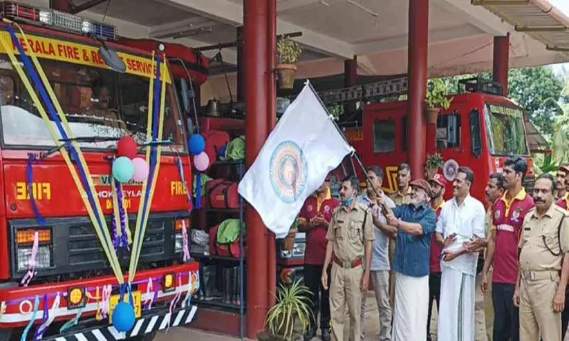 അഗ്നിരക്ഷാനിലയത്തിൽ പുതിയ ഫയർ ടെൻഡർ എത്തി അഗ്നിരക്ഷാനിലയത്തിൽ പുതിയ ഫയർ ടെൻഡർ എത്തി