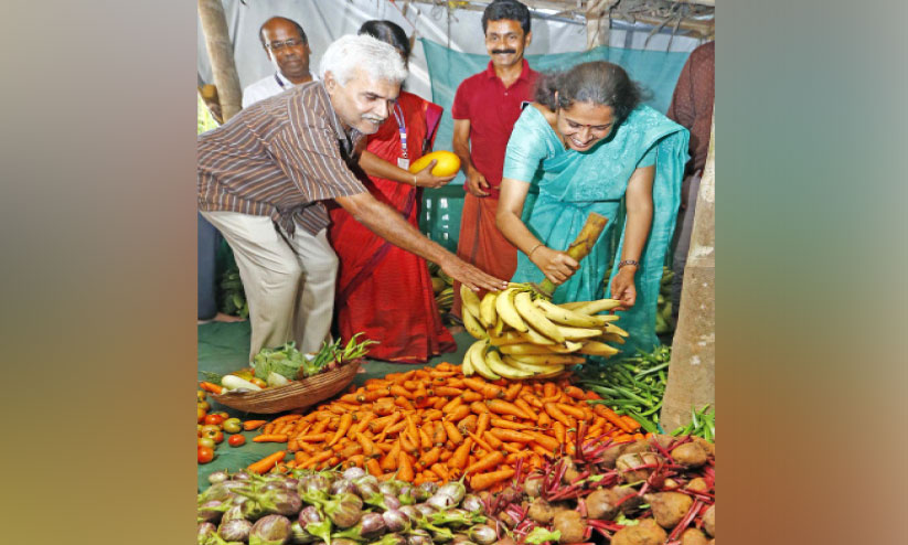സദ്യയുണ്ണാം കൈ പൊള്ളാതെ; ഓണസമൃദ്ധി തുടങ്ങി സദ്യയുണ്ണാം കൈ പൊള്ളാതെ; ഓണസമൃദ്ധി തുടങ്ങി