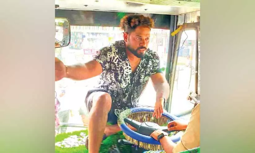 ബസ് ജീവനക്കാരനെ മർദിച്ച കേസിൽ യുവാവ് അറസ്റ്റിൽ ബസ് ജീവനക്കാരനെ മർദിച്ച കേസിൽ യുവാവ് അറസ്റ്റിൽ