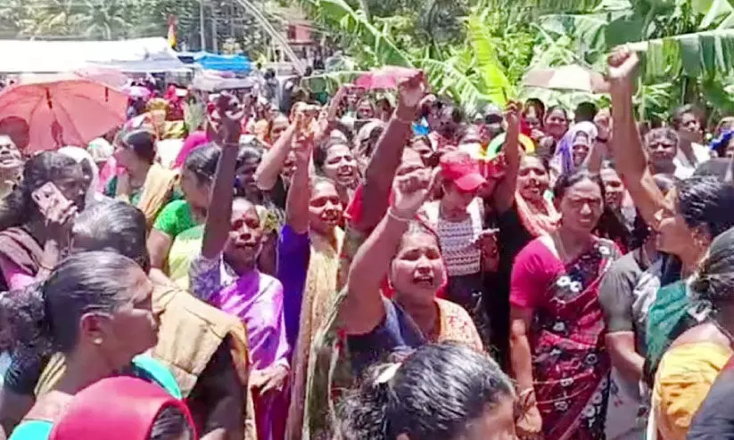 വിഴിഞ്ഞം തുറമുഖത്തിനെതിരെ സമരം: രംഗത്തിറങ്ങി വനിതകൾ വിഴിഞ്ഞം തുറമുഖത്തിനെതിരെ സമരം: രംഗത്തിറങ്ങി വനിതകൾ