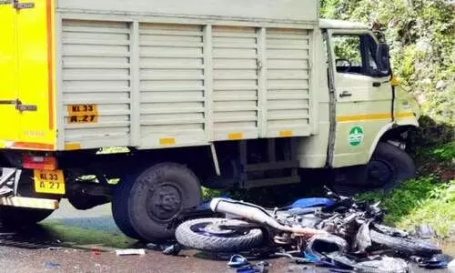 ബൈക്കും മിനിലോറിയും കൂട്ടിയിടിച്ച് യാത്രക്കാരന് പരിക്ക്