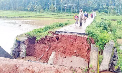 വയനാട്ടിൽ രണ്ടിടങ്ങളിൽ പാലം തകർന്നു