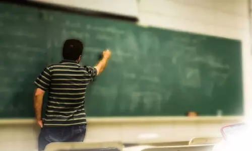 സാറും മാഡവും വേണ്ട; അധ്യാപകരെ ടീച്ചർ എന്ന് അഭിസംബോധന ചെയ്യണമെന്ന് ബാലാവകാശ കമ്മീഷൻ