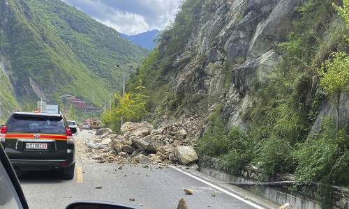 ചൈനയിൽ ഭൂചലനത്തിൽ 21 മരണം; ലോക്ഡൗണിലായ ചെങ്ഡുവിൽ ഇരട്ടദുരിതം