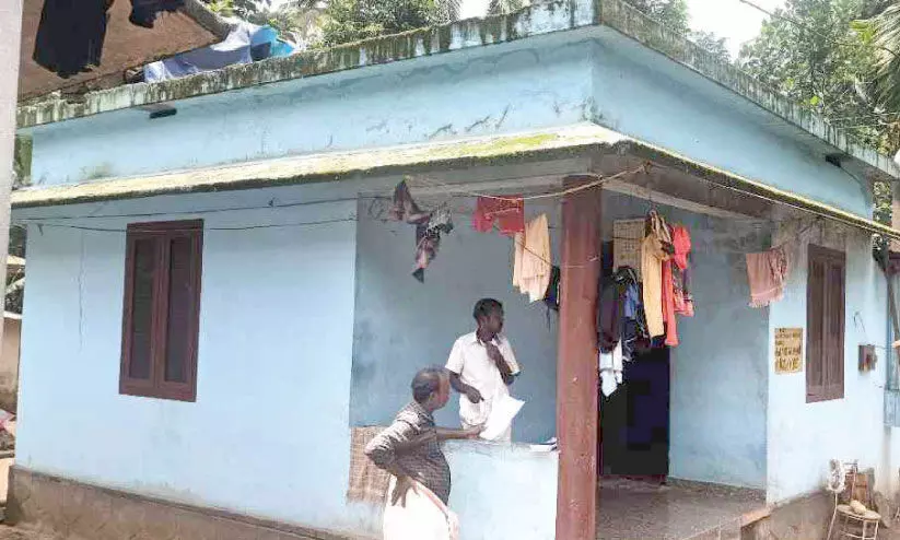 കണക്ഷൻ വിച്ഛേദിച്ചു; ഓണനാളിലും വൈദ്യുതിയില്ലാതെ മൂന്ന് ആദിവാസി കുടുംബങ്ങൾ