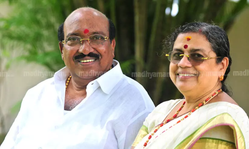 സംസ്ഥാന സർക്കാറിന്റെ പരിപാടിയിൽ ഉദ്ഘാടകനായി വെള്ളാപ്പള്ളി; ഭദ്രദീപം തെളിയിക്കുന്നത് ഭാര്യ സംസ്ഥാന സർക്കാറിന്റെ പരിപാടിയിൽ ഉദ്ഘാടകനായി വെള്ളാപ്പള്ളി; ഭദ്രദീപം തെളിയിക്കുന്നത് ഭാര്യ