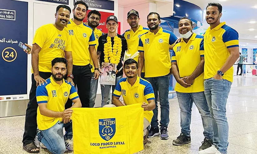 അഡ്രിയൻ ലൂണ ദുബൈയിൽ; വിമാനത്താവളത്തിൽ ഊഷ്മള സ്വീകരണം