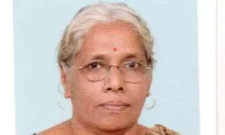 ശ്രീകാര്യത്ത് തെങ്ങ് വീണ് വീട്ടമ്മ മരിച്ചു ശ്രീകാര്യത്ത് തെങ്ങ് വീണ് വീട്ടമ്മ മരിച്ചു