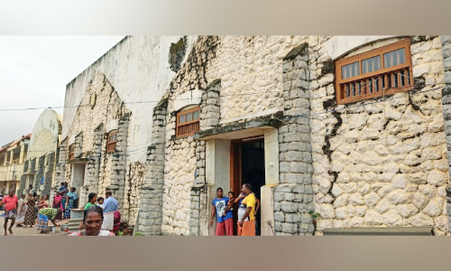 മുഖ്യമന്ത്രീ, അദാനിക്ക് വേണ്ടിയല്ല ജനങ്ങൾക്കൊപ്പം നിൽക്കൂ