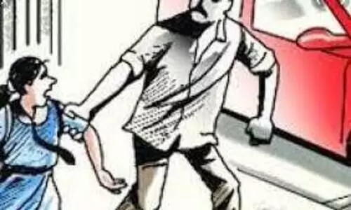 പെൺകുട്ടികളെ തട്ടിക്കൊണ്ട് പോകാൻ ശ്രമിച്ചെന്ന്; ഓട്ടോഡ്രൈവറെ നാട്ടുകാർ പിടികൂടി